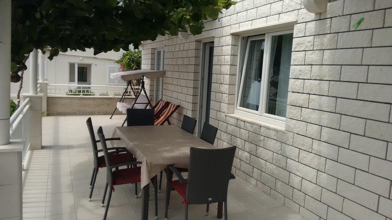 Apartments Vukas Лумбарда Экстерьер фото